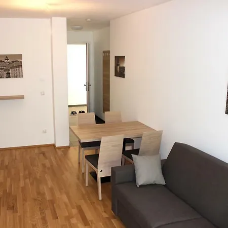 Schweitzer Center Διαμέρισμα