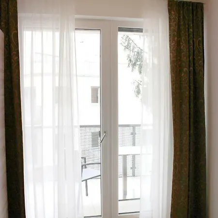 Schweitzer Center Διαμέρισμα Γκρατς